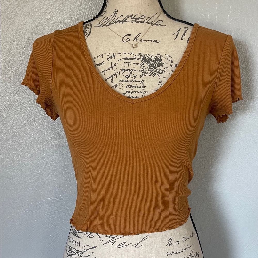 Bozzolo Mustard Ribbed Lettuce Edge Short Sleeve V Neck Top Size Medium